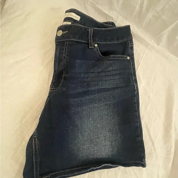 EST 1946 Denim woman’s Midrise denim shorts size 12 - Picture 4 of 8